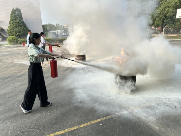 强化消防培训 提高避险能力——2024年烨辉钢铁消防培训